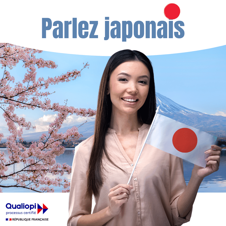 ne femme japonaise souriante avec UNE MONTAGNE en arrière-plan.